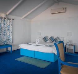 DELUXE A/C SEA FACING BEACH HUT