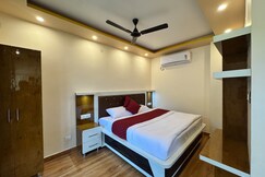 Brothers Hotel and Restaurant, Darlaghat