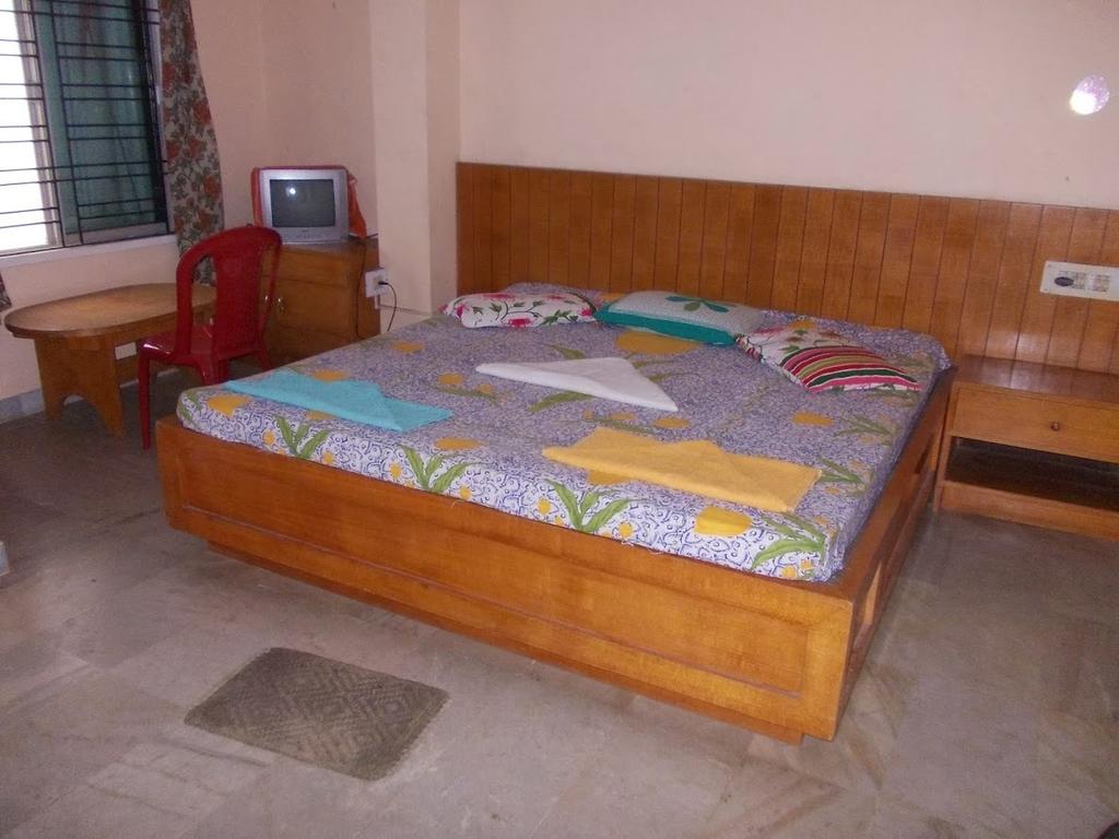 Hotel Abhishek - Tap to explore photos