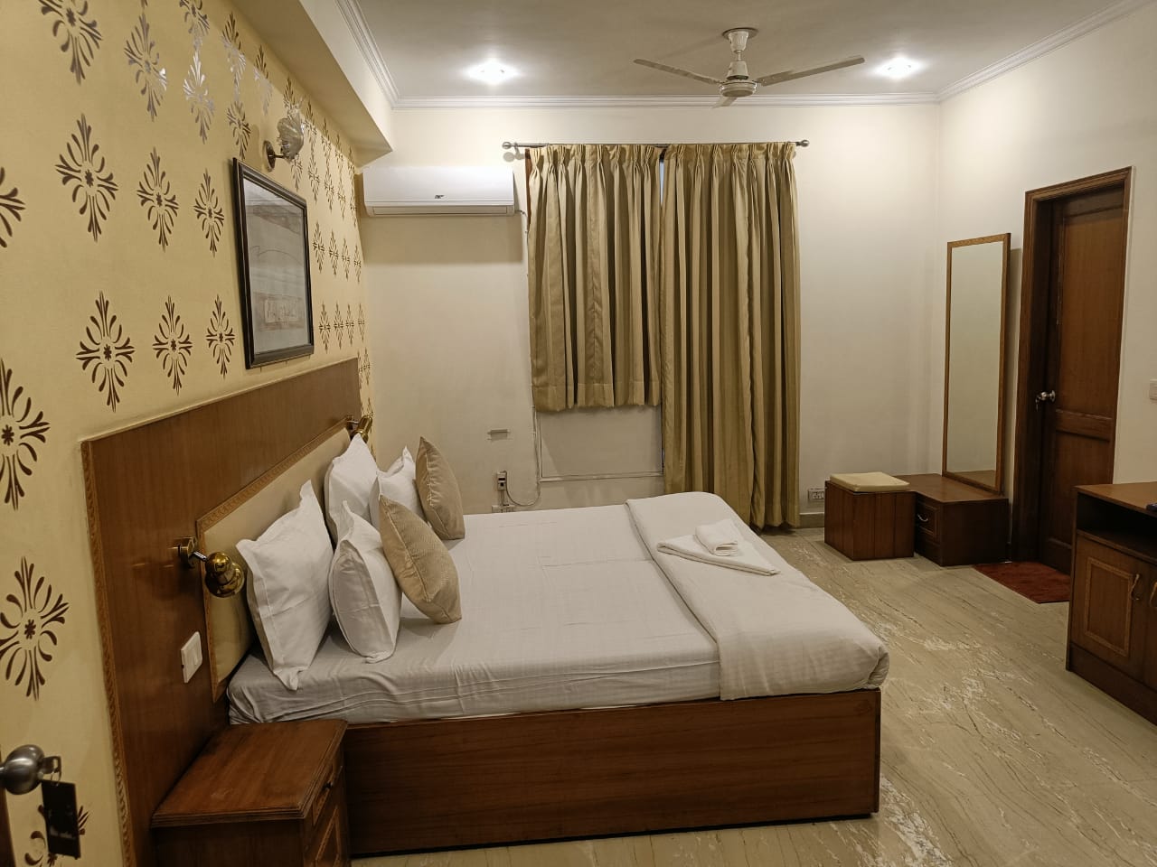 Global Residency Inn - Tap to explore photos
