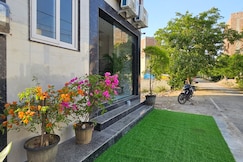 The Mor Mukut INN, Vrindavan