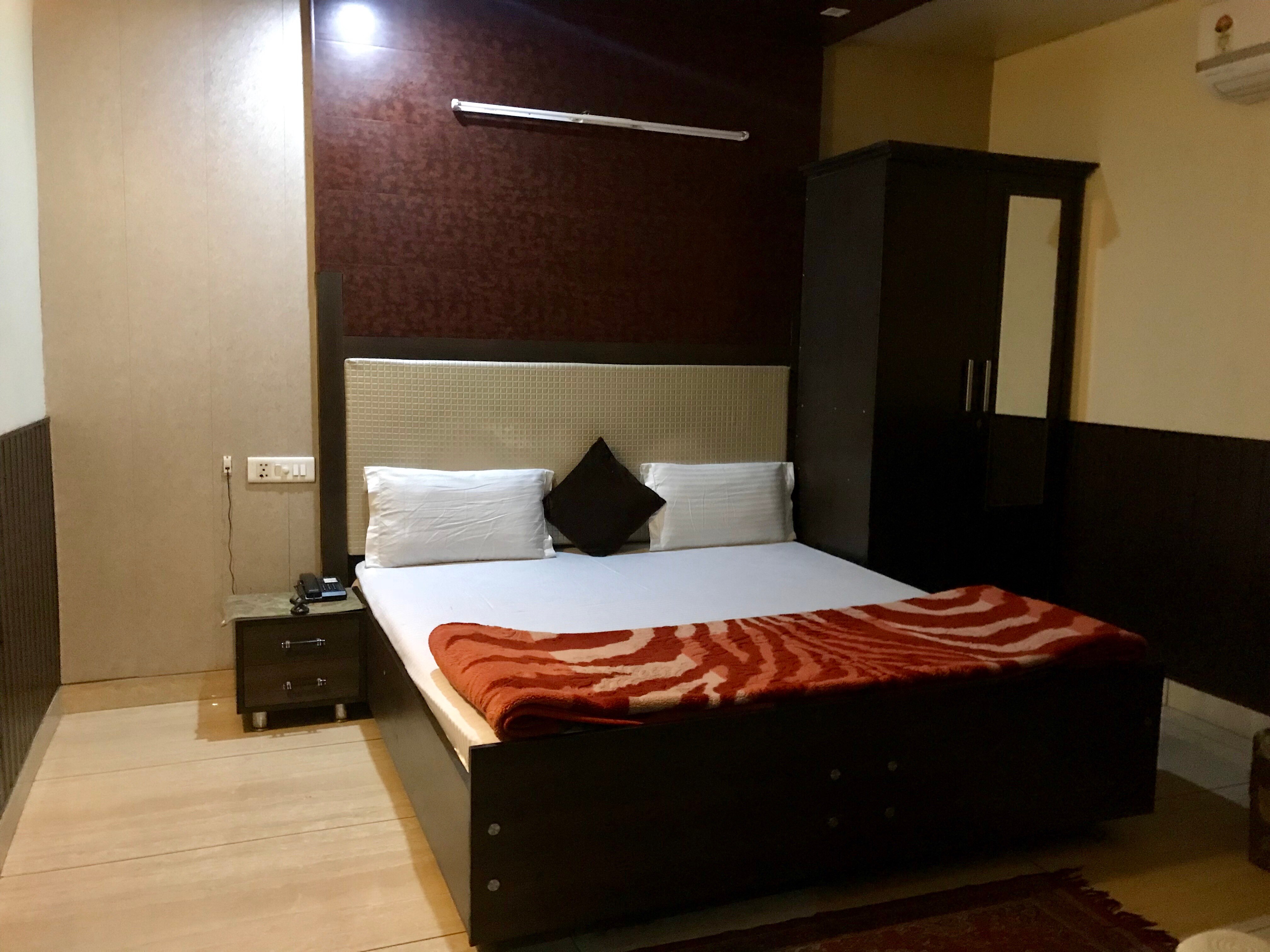 Hotel Preet Plaza - Tap to explore photos