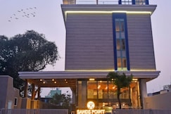 Sands Point, Auroville