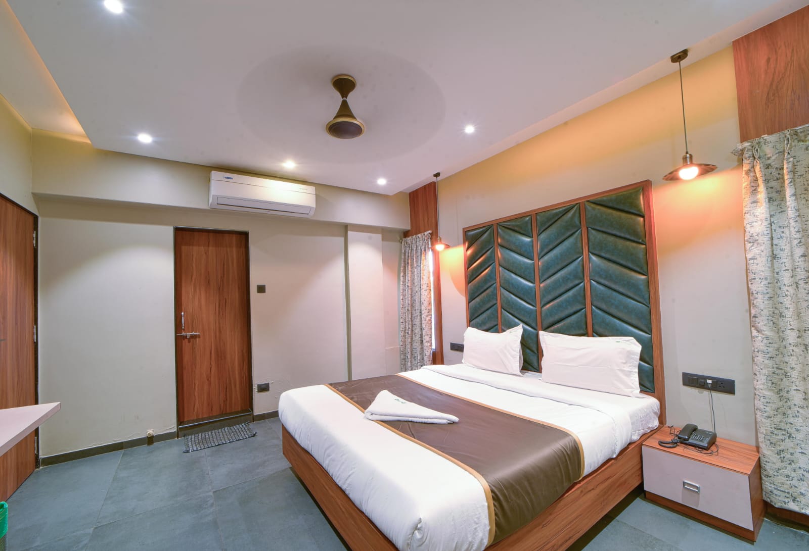 Super Deluxe AC Room 1