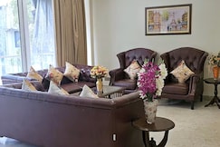 MAGNIFICENT-4 BHK-DEFENCE COLONY-5 MIN WALK METRO | Entire, Delhi