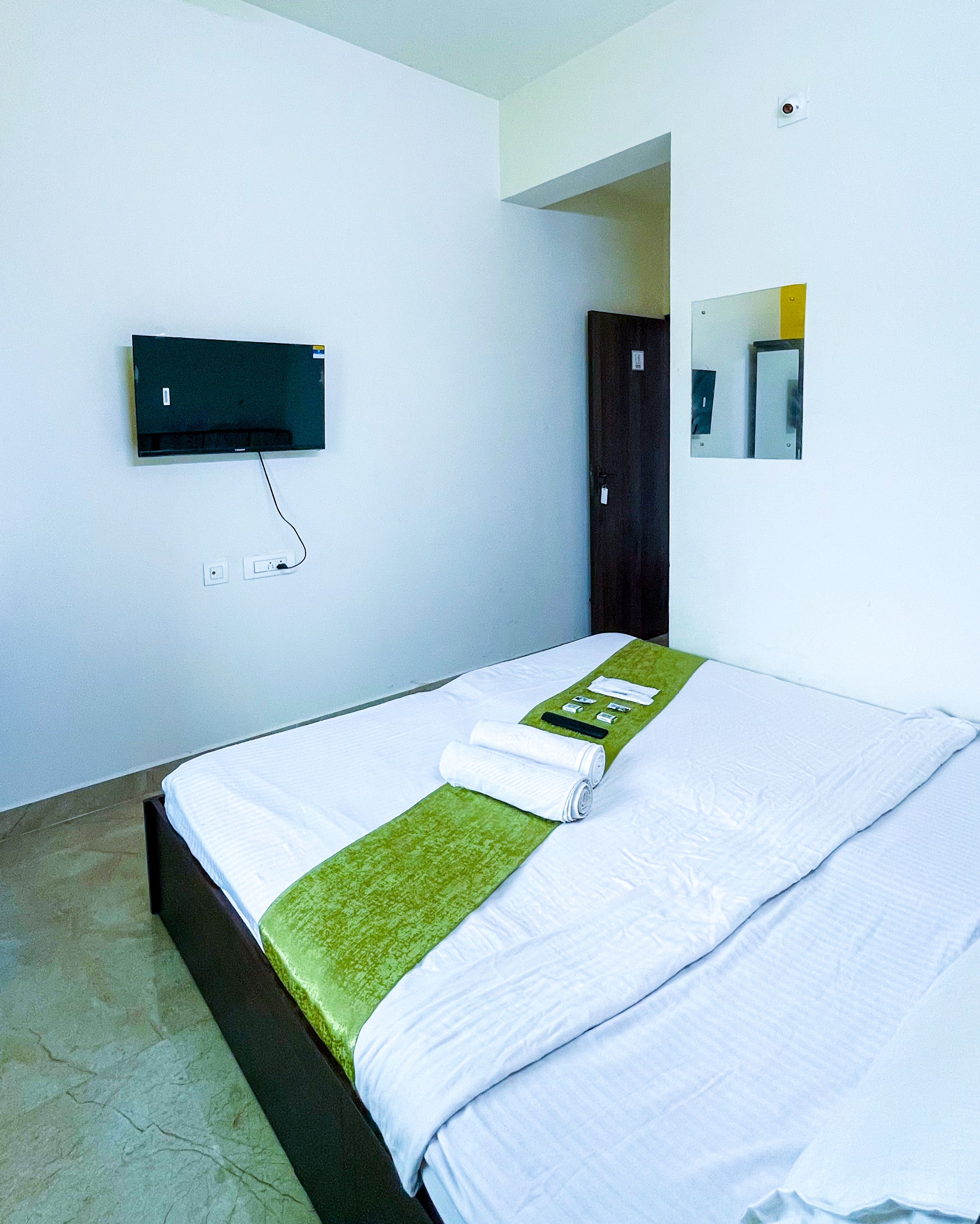 Hotel Heraa Inn - Tap to explore photos