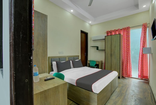 Hotel O The Arrow Infront of Max Hospital