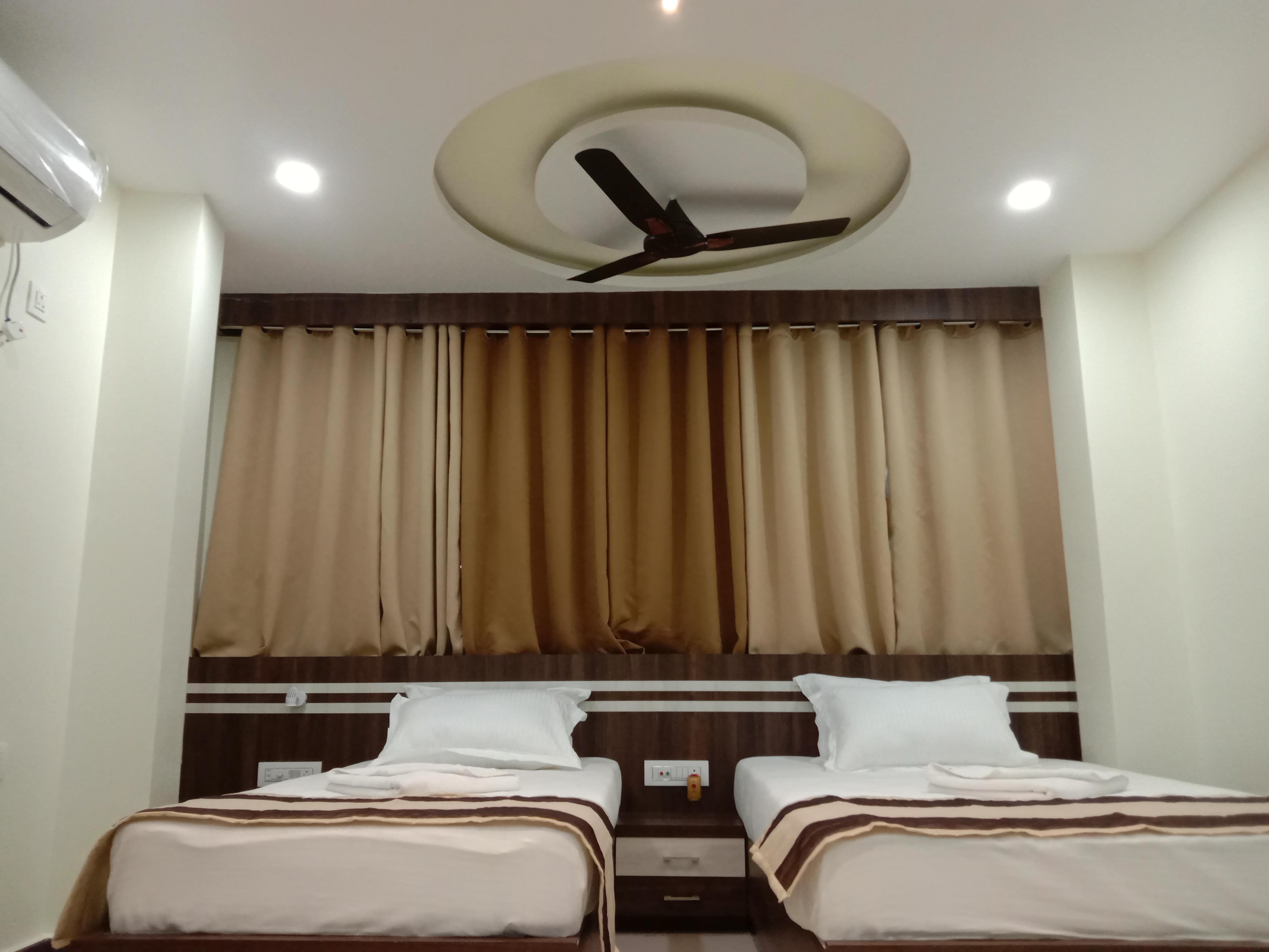 Hotel Shivaanjali - Tap to explore photos