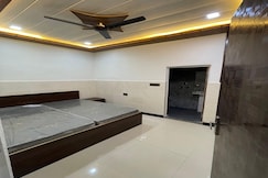 Light In Paying Guest House, Mathura