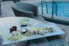 Lotus Lakes Hotel, Gajraula