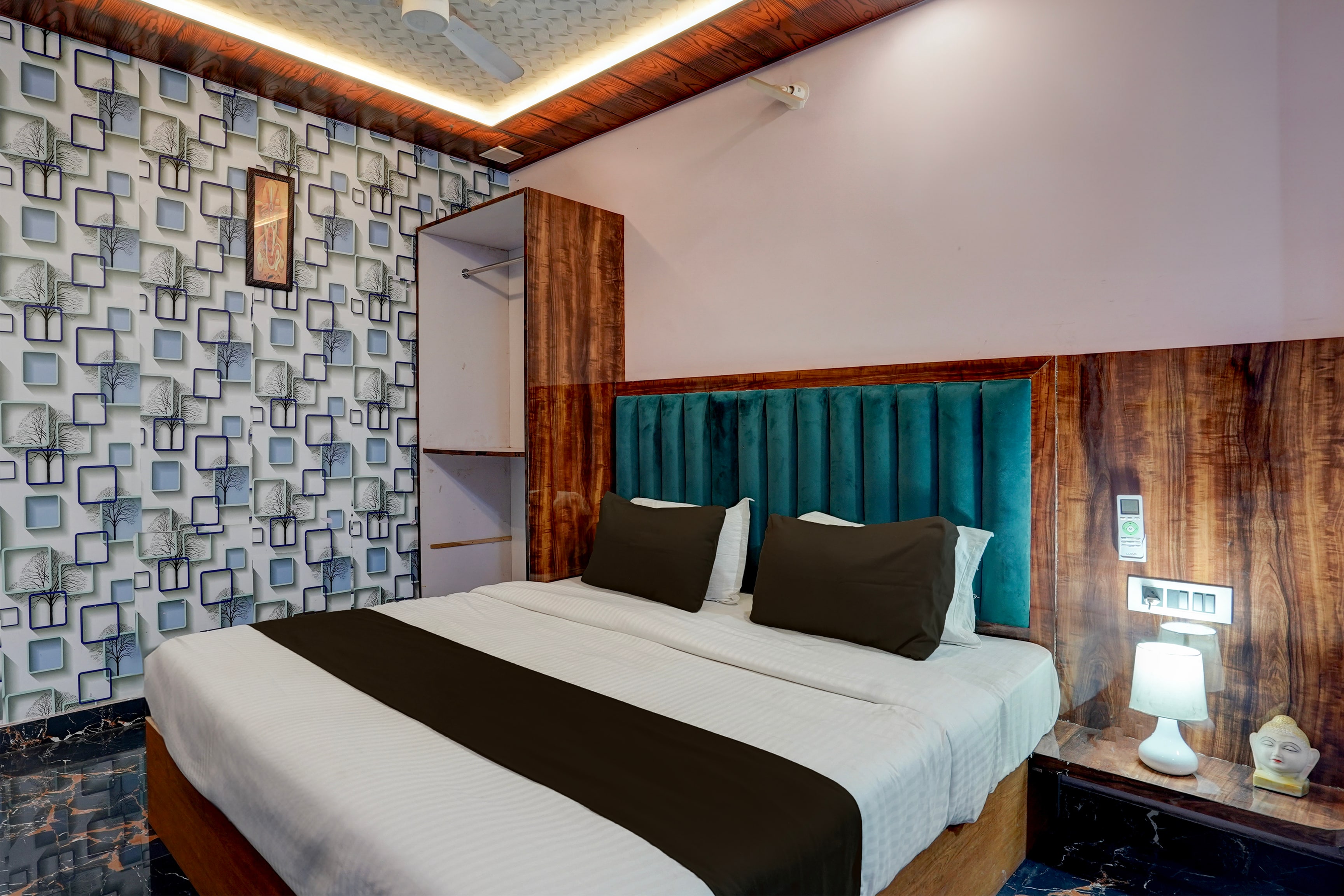 Super Hotel O Swastik Inn - Tap to explore photos