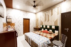 REGAL HOMESTAYS - Budget & Smart Rooms, Phagwara