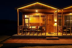 Snow Pine Luxury Wooden Cottage, Pangong