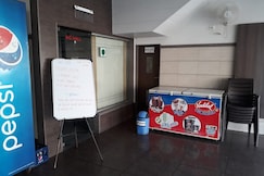 Hotel Way Wait, Palsana