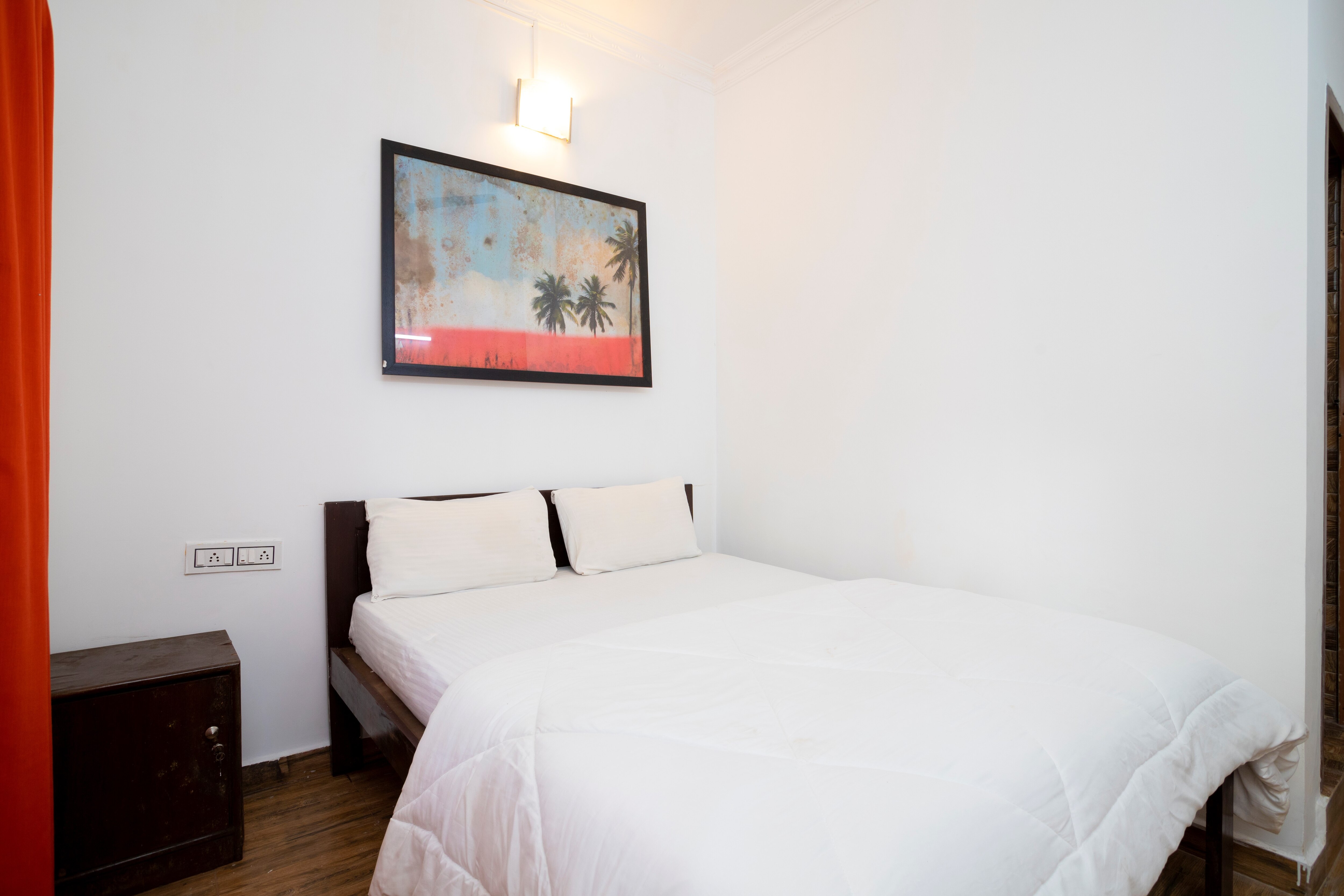 Cosmo Calangute Boutique | Rooms & Caretaker - Tap to explore photos