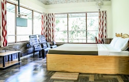 Queen Bed Standard Room