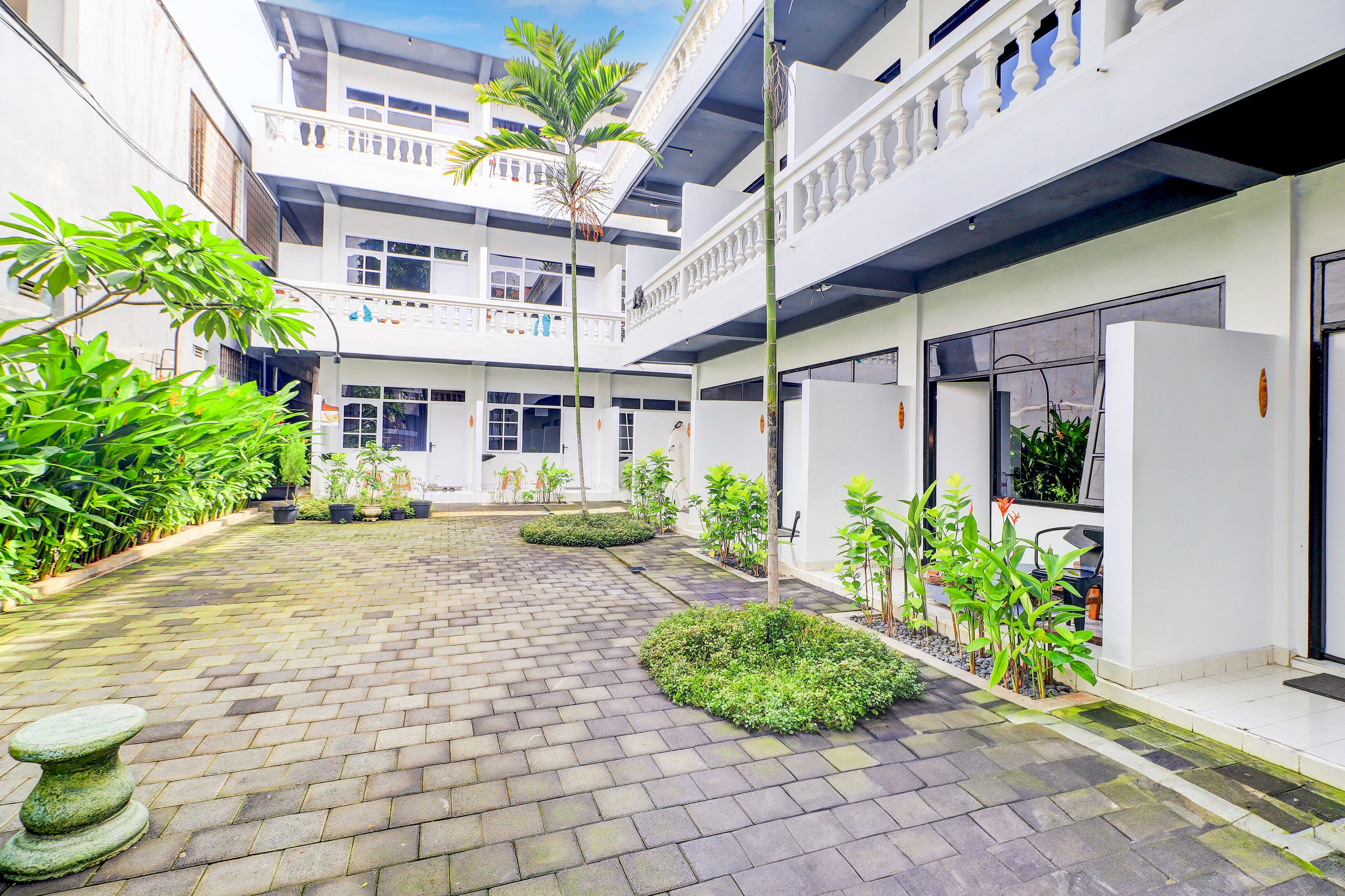 Collection O Legian Near Legian Beach - Tap to explore photos
