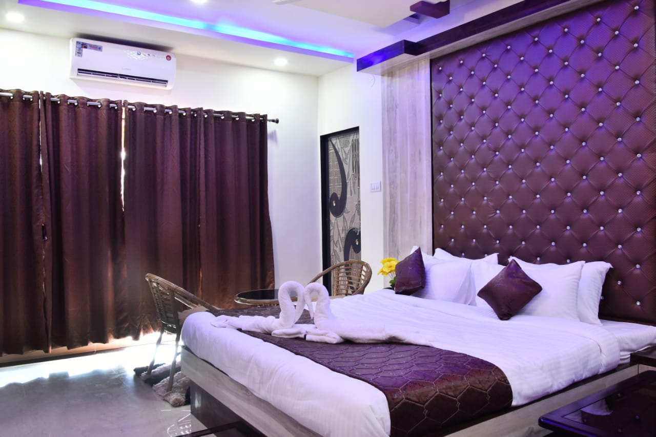 Eshwari Inn Villa - Tap to explore photos