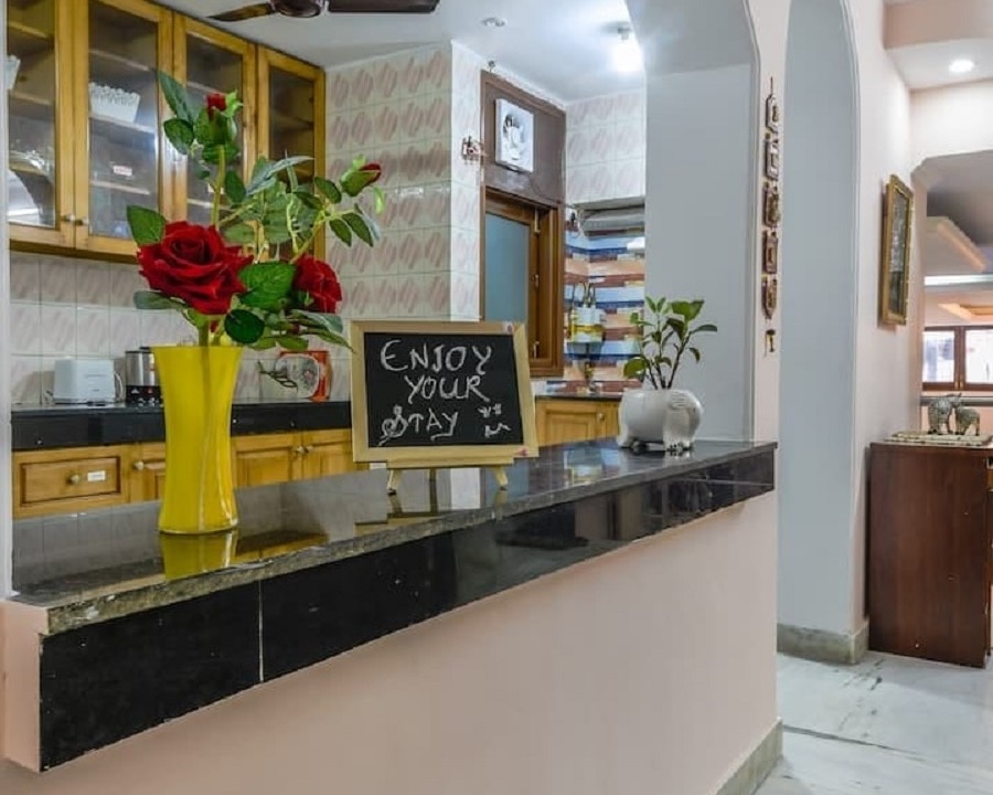 Comfortable Safe AC Ensuite Homestay in GK Room 1 - Tap to explore photos