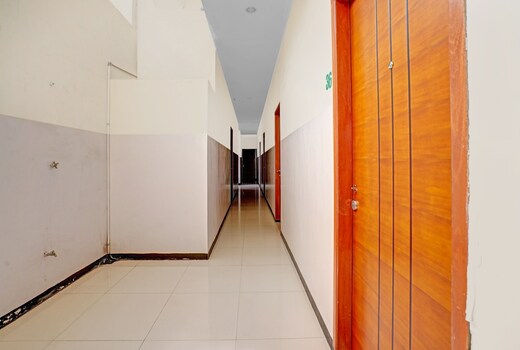 OYO Flagship  90789 Genteng Residence