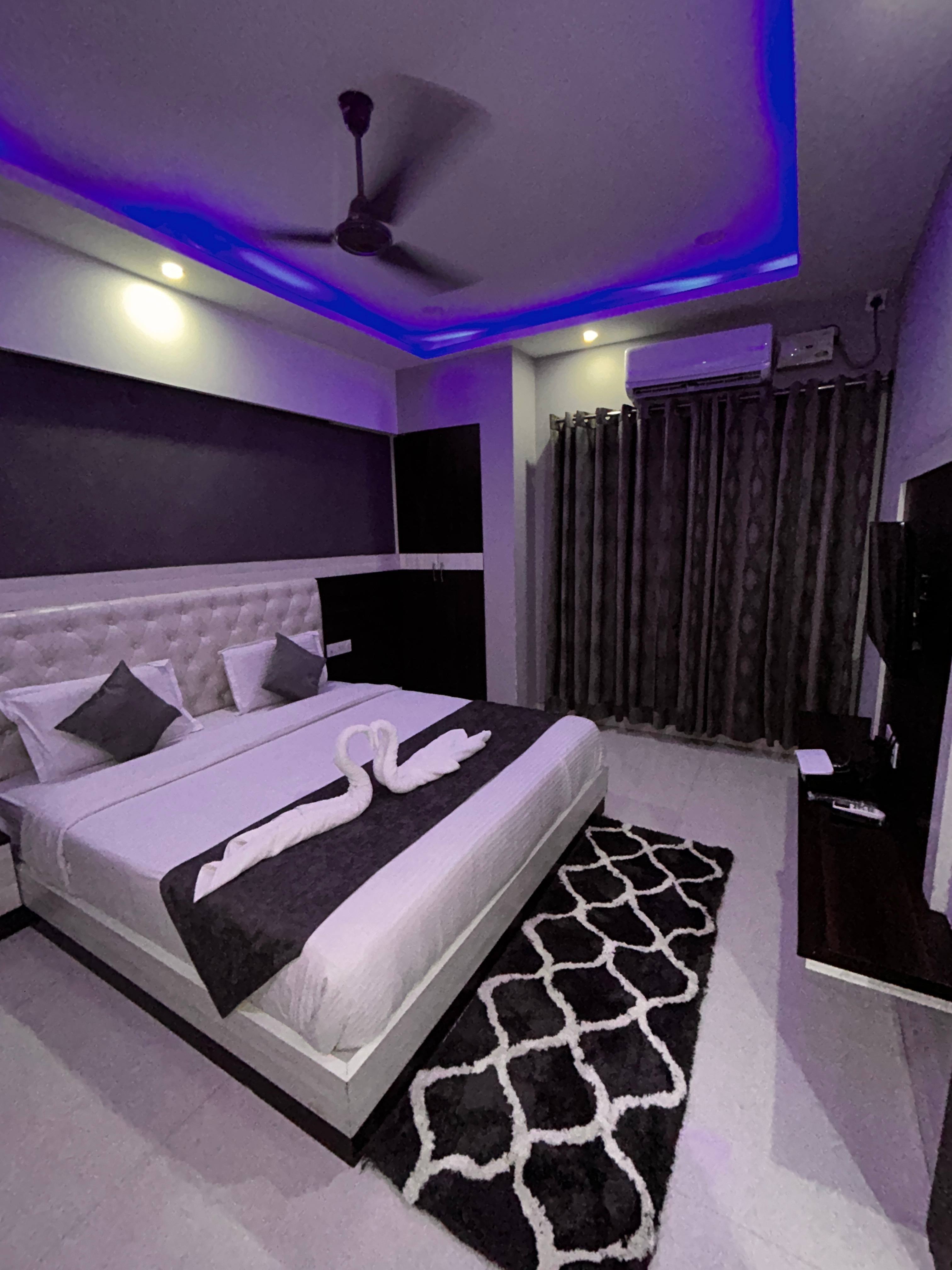 Hotel Pavithra Paradise - Tap to explore photos