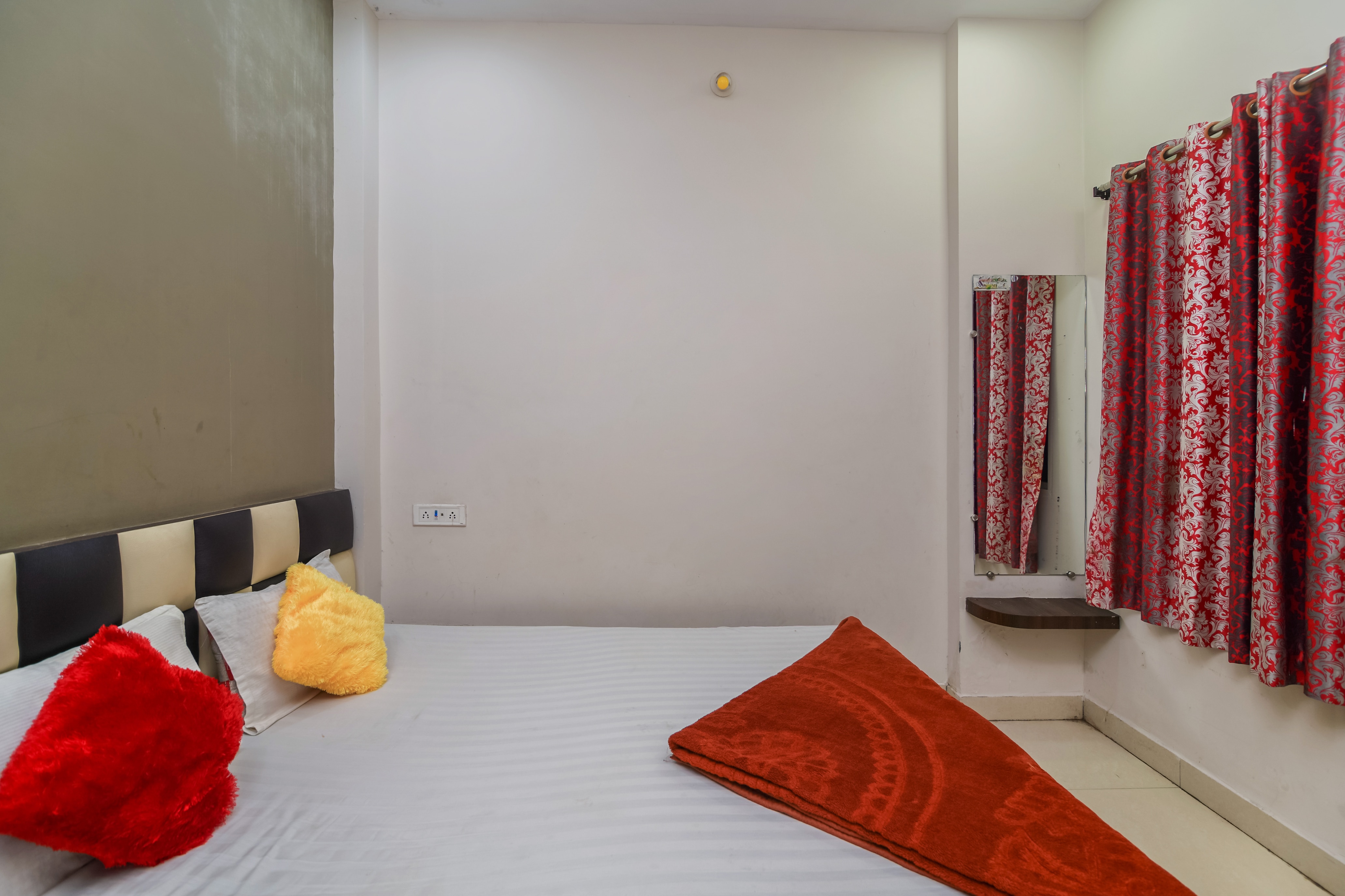 Hotel Shakuntala palace  - Tap to explore photos