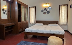 Garden View Room in Calm Bungalow near Indiranagar 