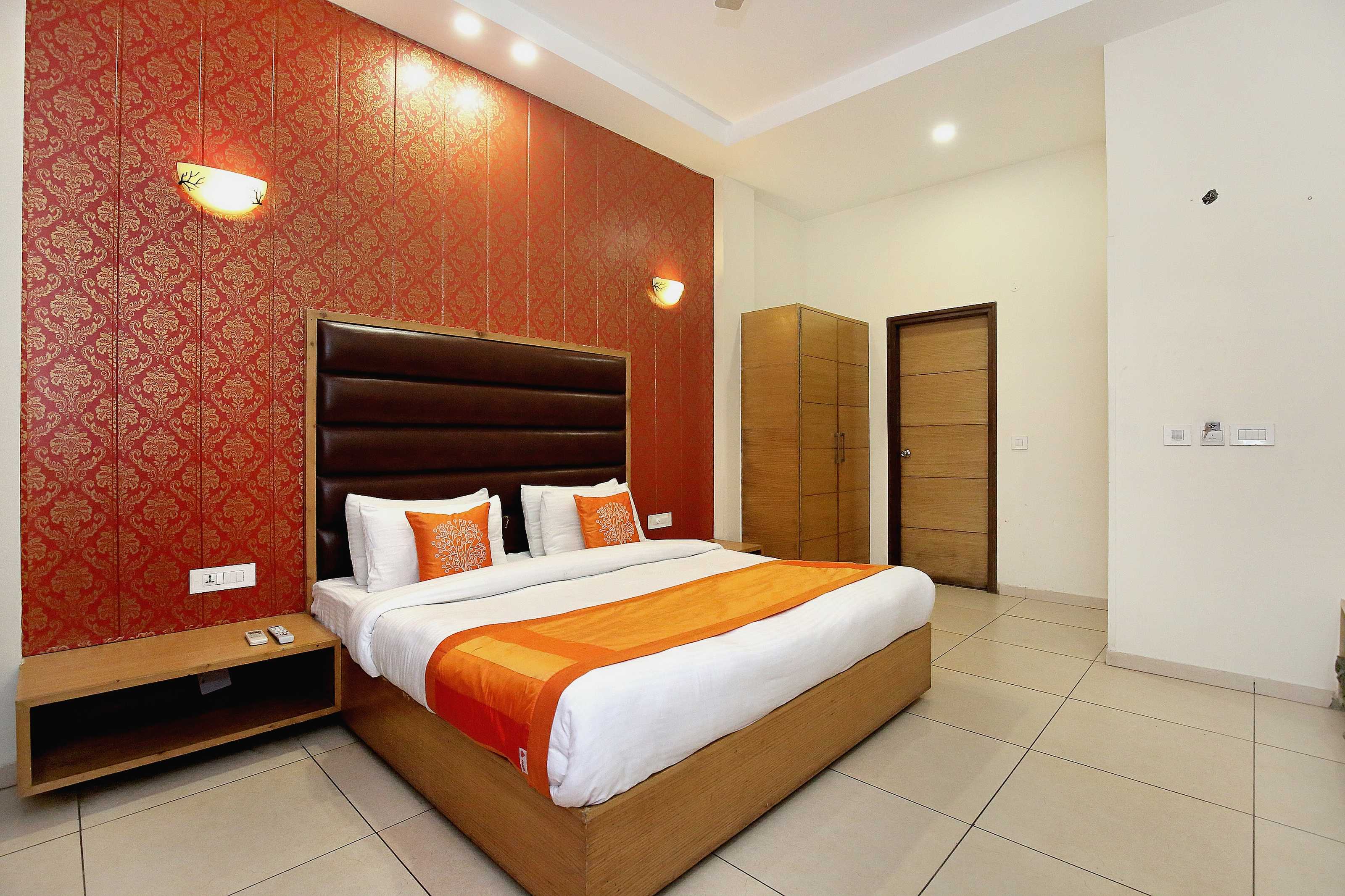 Collection O Citi Inn Zirakpur - Tap to explore photos