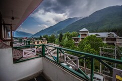 Hotel Ocean Blue - 2 Min Drive from Mall Road, Manali