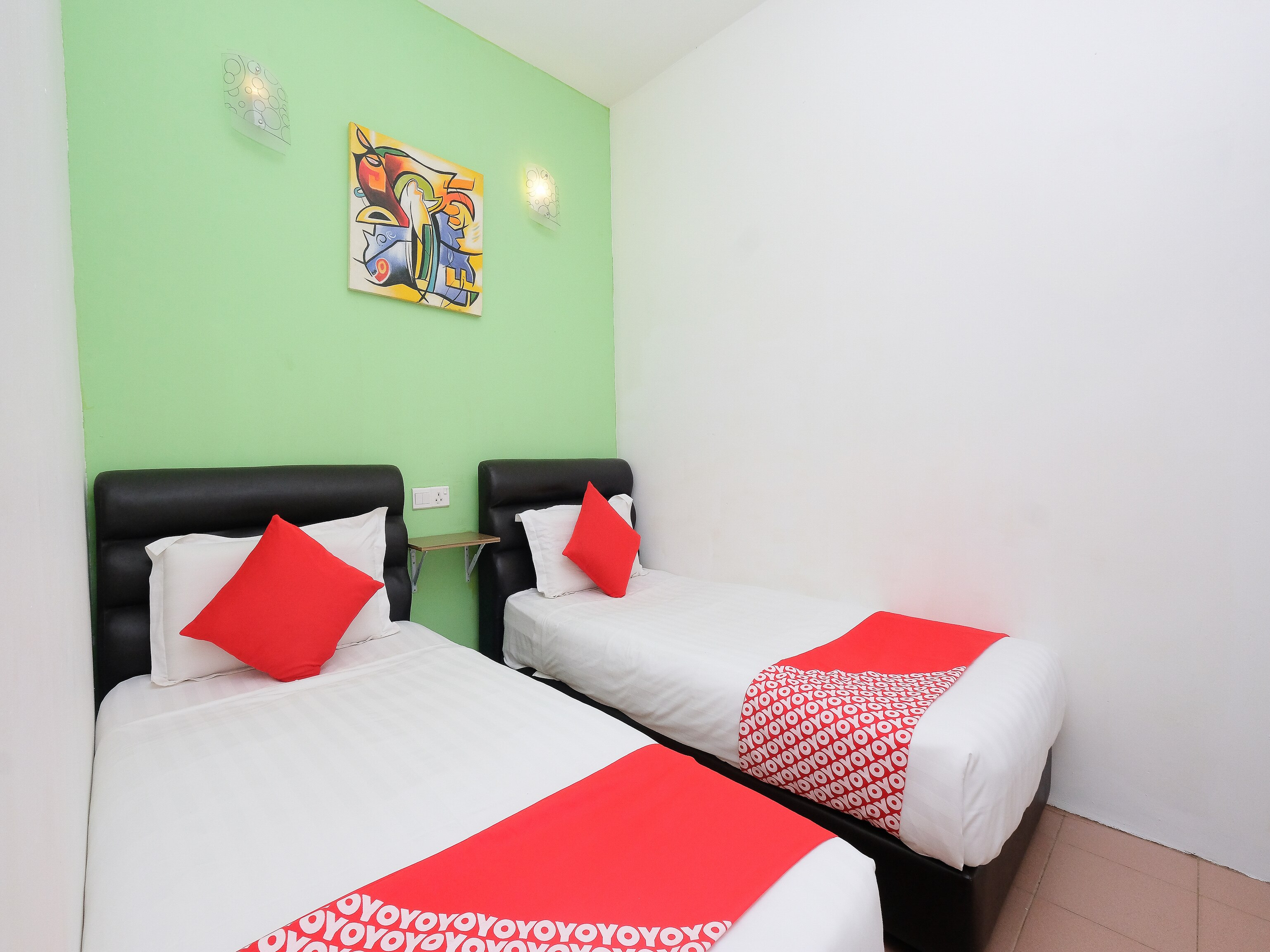 OYO 850 Gold Star Hotel - Tap to explore photos