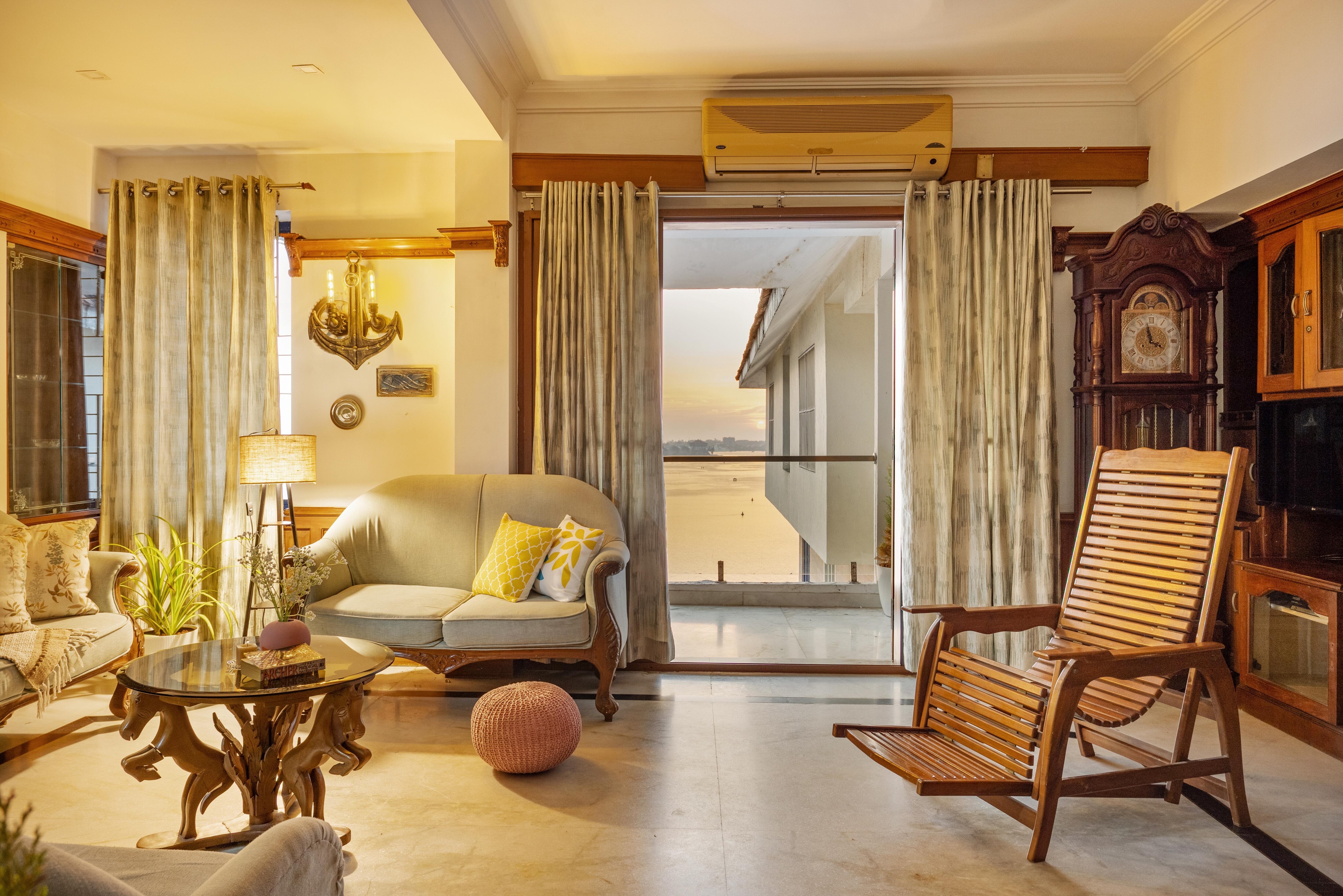 SeaFacing Apartment At Marine Drive Walkway - Tap to explore photos