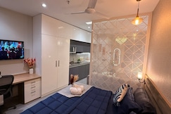 The Cloud 39th Flr Corporate Couple Friendly, Noida