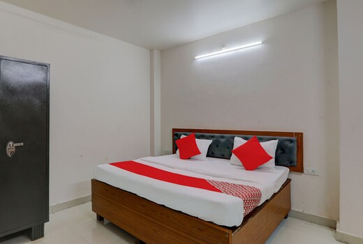 Super OYO 815830 HOTEL RAAS INN
