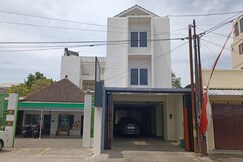 Hotel O near Taman Sriwedari formerly Indria Inn, Sragen