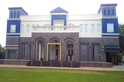 Golden Palms Resort, Meerut