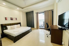 Entire 3BHK Apartment by Bluo at Cyber Hub, Gurgaon