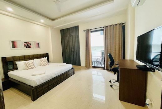 Entire 3BHK Apartment by Bluo at Cyber Hub