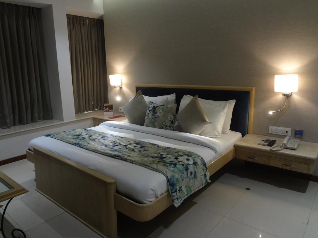 Hotel Suncity Apollo - Tap to explore photos