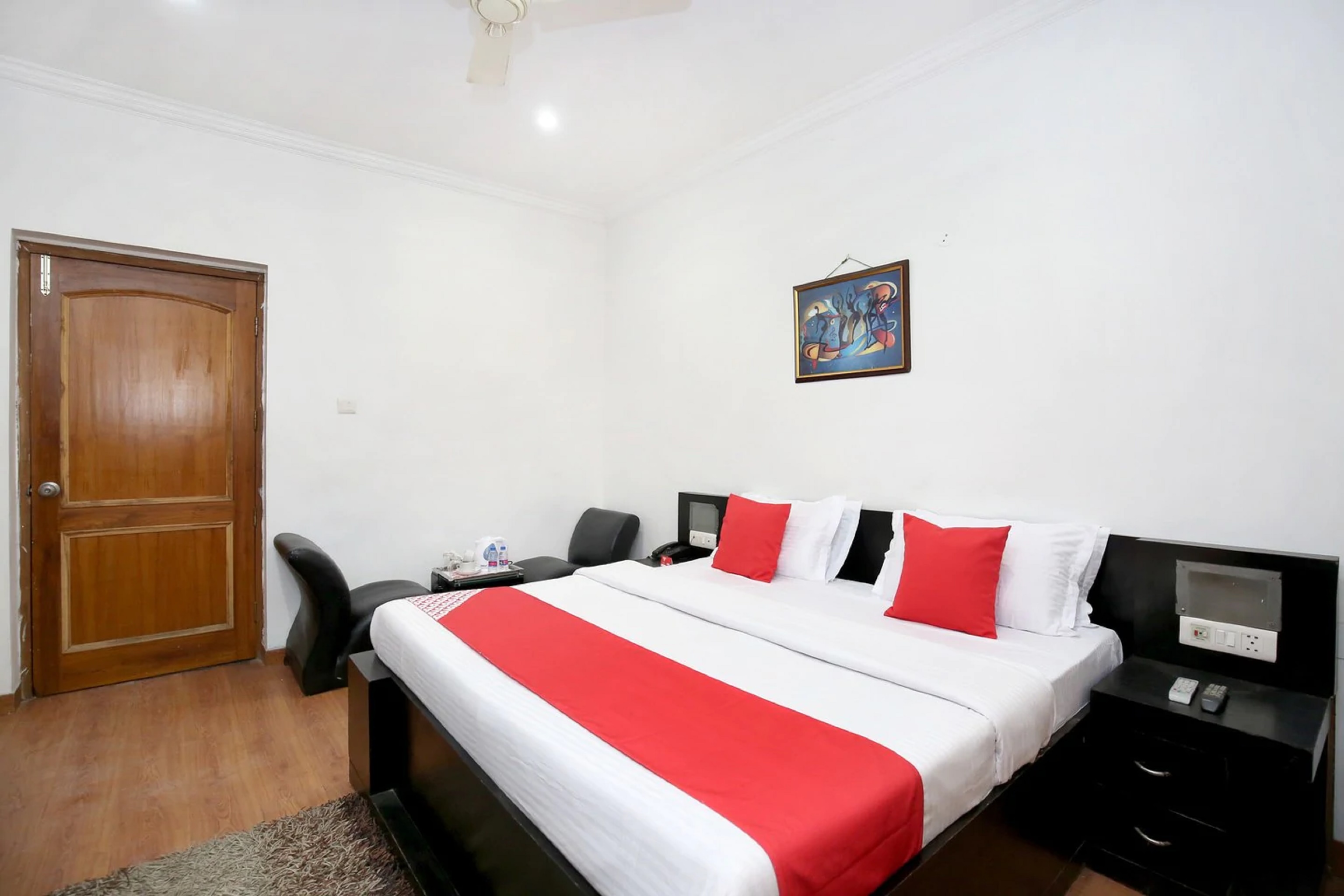 Hotel Punnu International - Tap to explore photos