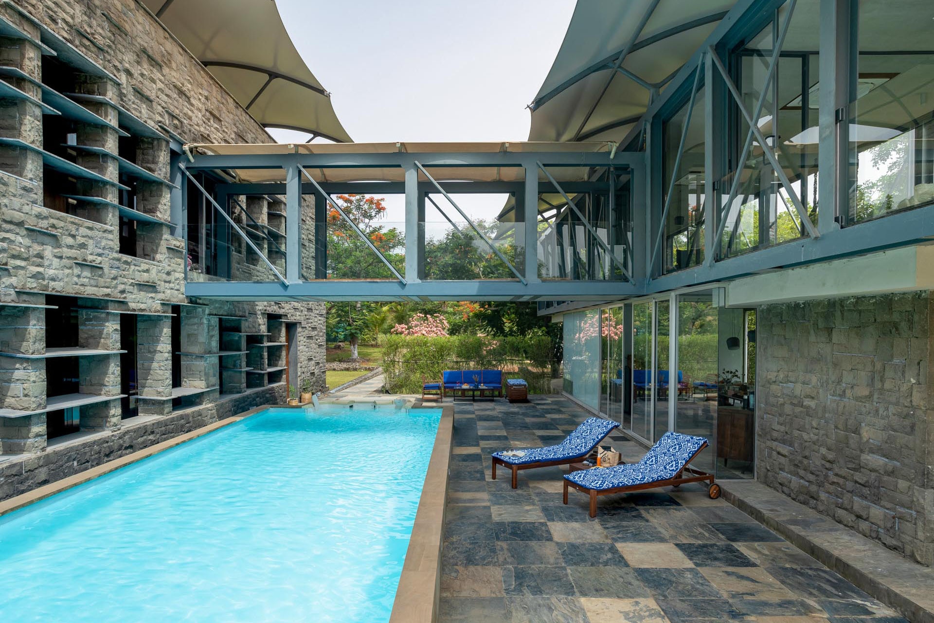 LohonoStays Maharaja House - Tap to explore photos