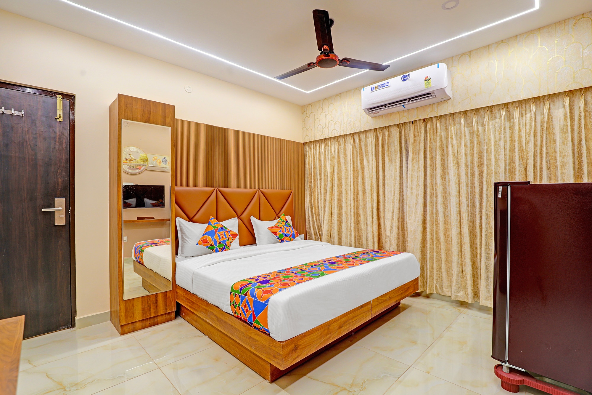 FabHotel Royal Atlantis Studio Apartments - Nr. US Consulate - Tap to explore photos