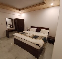 Deluxe Double Bed
