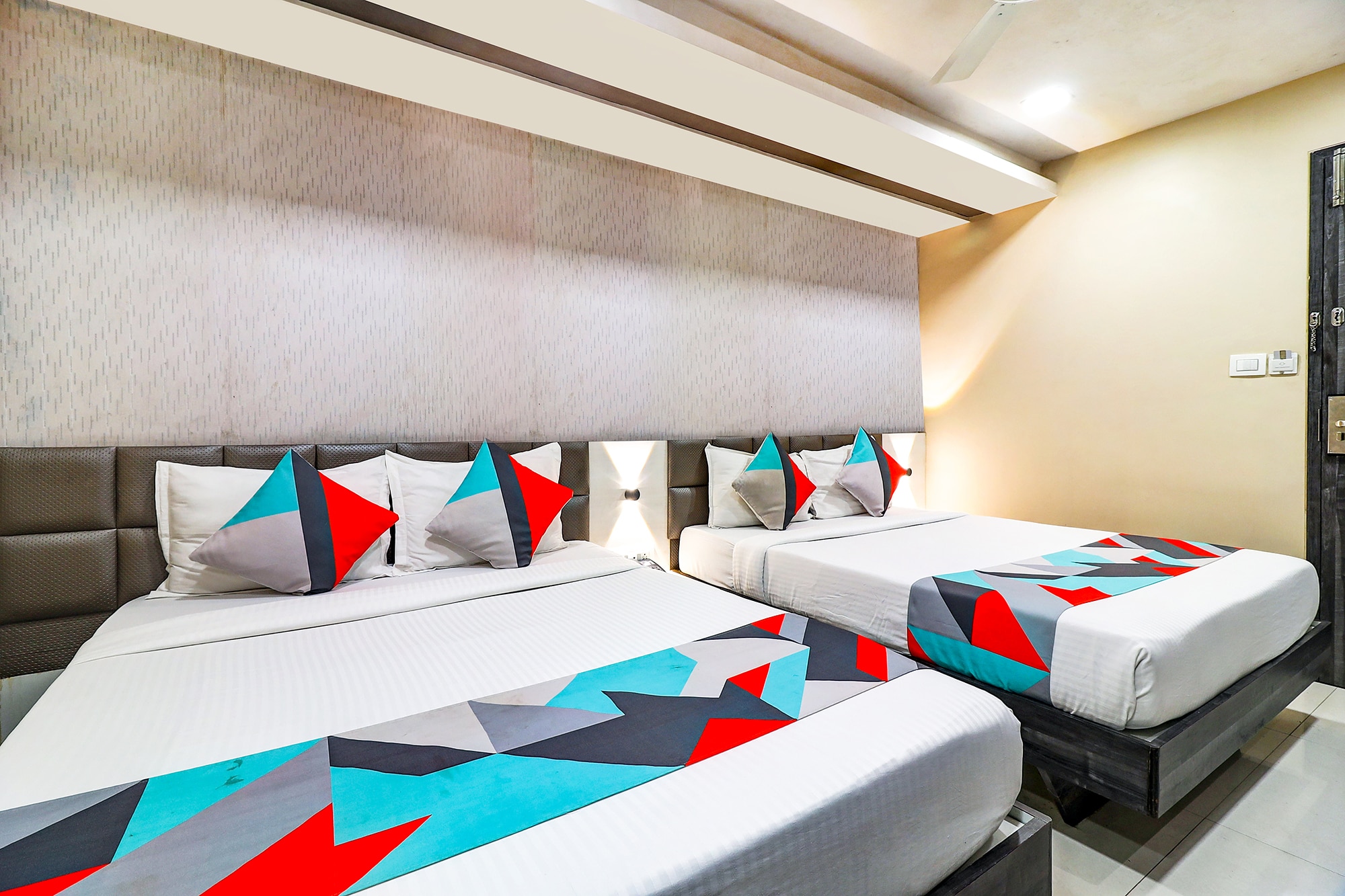 FabHotel Grand Heritage - Nr. BKC - Tap to explore photos