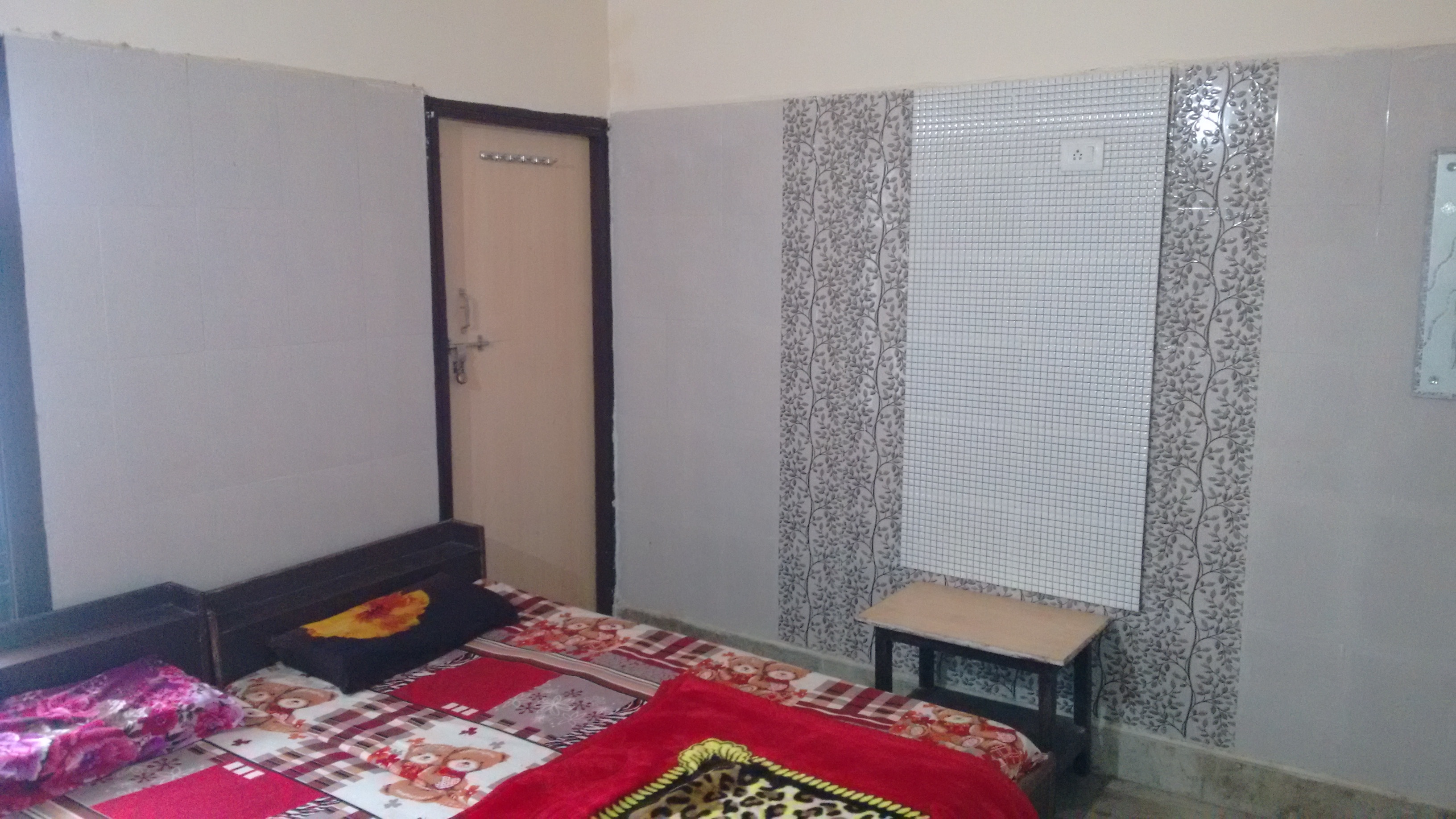 MAATU SHREE GUEST HOUSE - Tap to explore photos