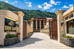 Hotel Snowland  Boutique Luxury Near Dal Lake, Srinagar