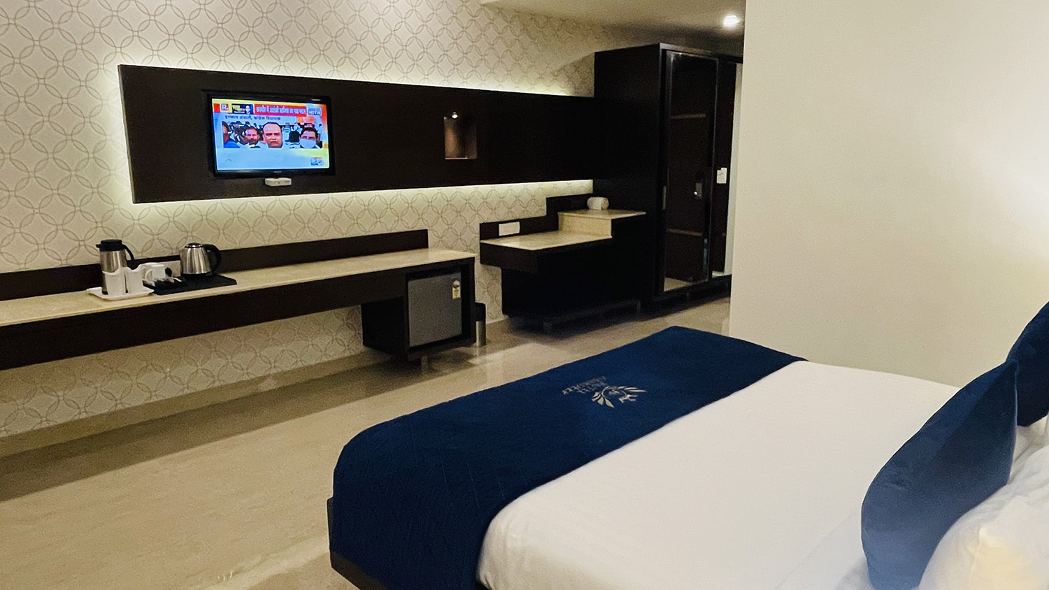 Hotel Amardeep - Tap to explore photos