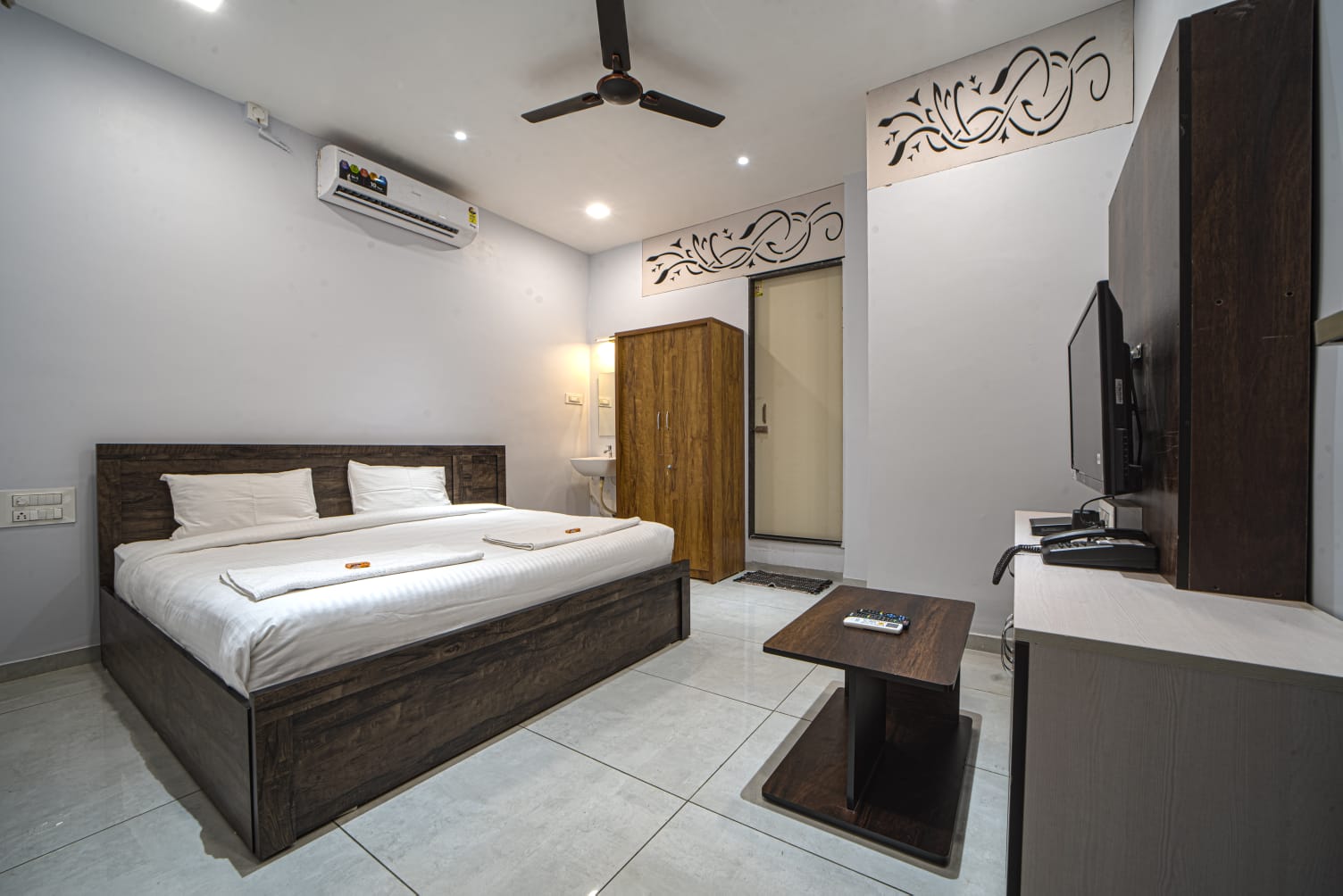 Deluxe AC Room 1