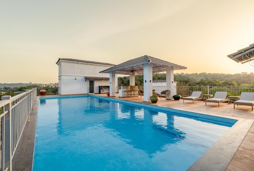 Modern 2BHK with Pool in North Goa | Hireavilla