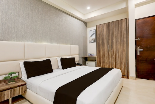 Townhouse Hotel Sec- 54 Golf Course Road