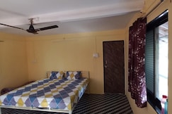 Jui's House Dive & Dine Beach Homestay, Malvan
